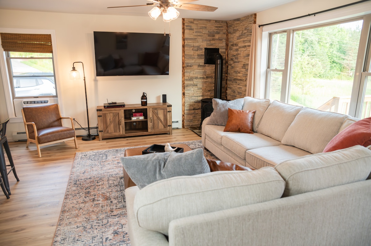 Top Airbnb: The Cabin- Hot tub, pool table, close to village! in Ellicottville