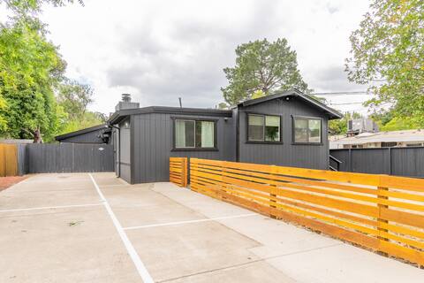 Spacious Home w/ Guest House | Perfect for Groups
