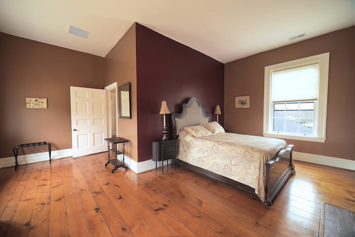 Second floor queen sized bedroom with full bathroom ensuite. 