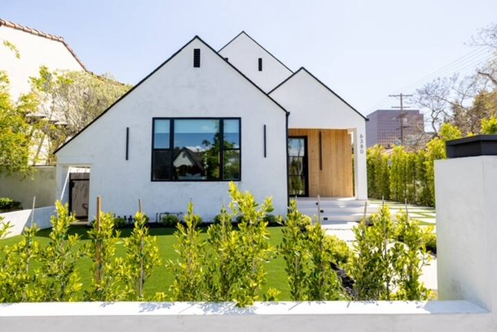 Modern Serene House in Prime LA! gallery image 2