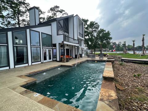 "The Lake House" in Conroe