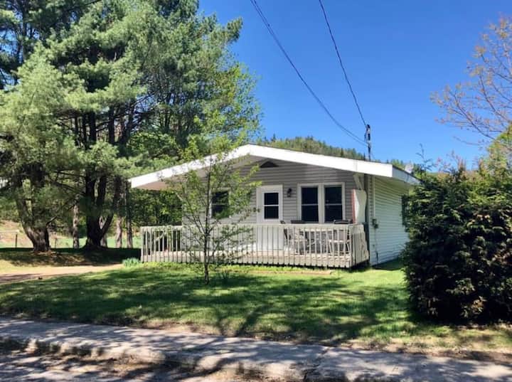 Charming little chalet Cabins for Rent in La Conception, Quebec