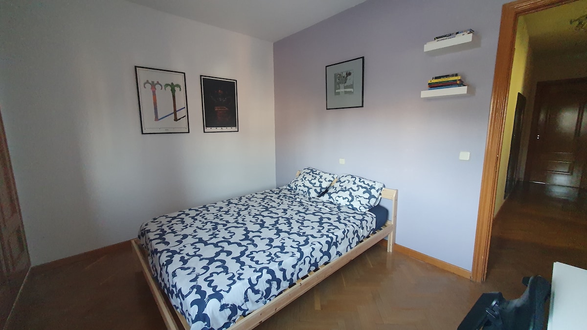 Dvokrevetna soba. Siva