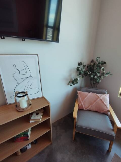New - TOP floor 2 bedroom flat with AC