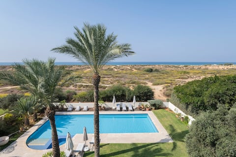 First Line Villa with Huge Pool