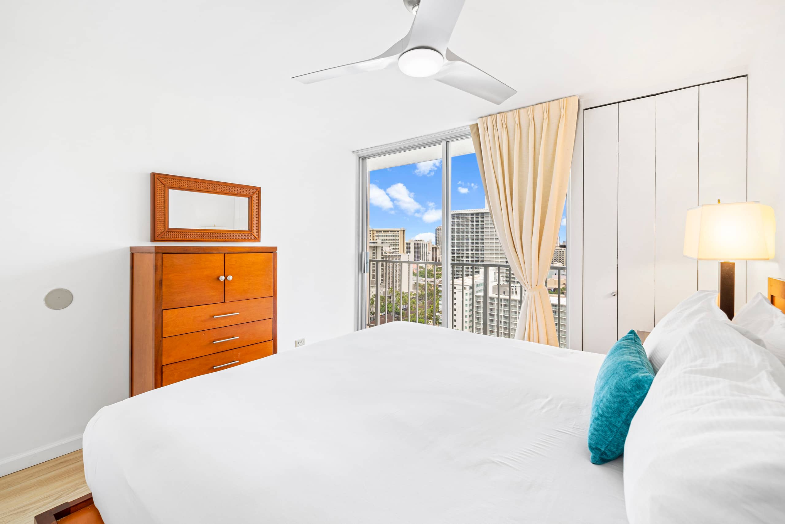 Condo in Honolulu · ★4.79 · 1 bedroom · 2 beds · 1 private bath - Image 17