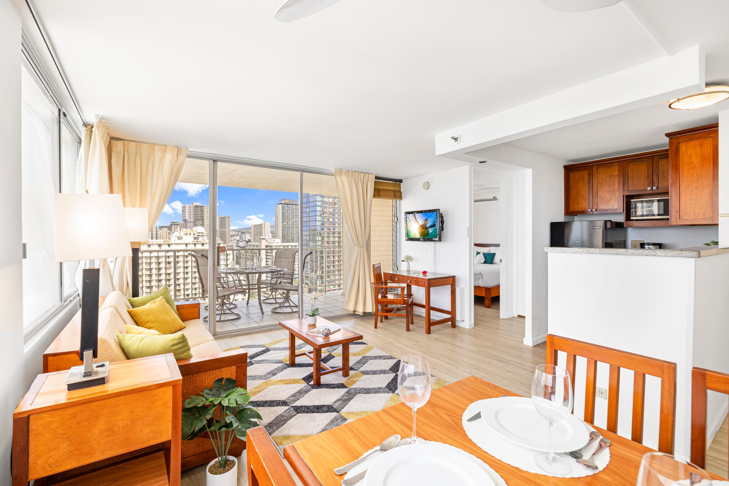 Condo in Honolulu · ★4.79 · 1 bedroom · 2 beds · 1 private bath - Image 15