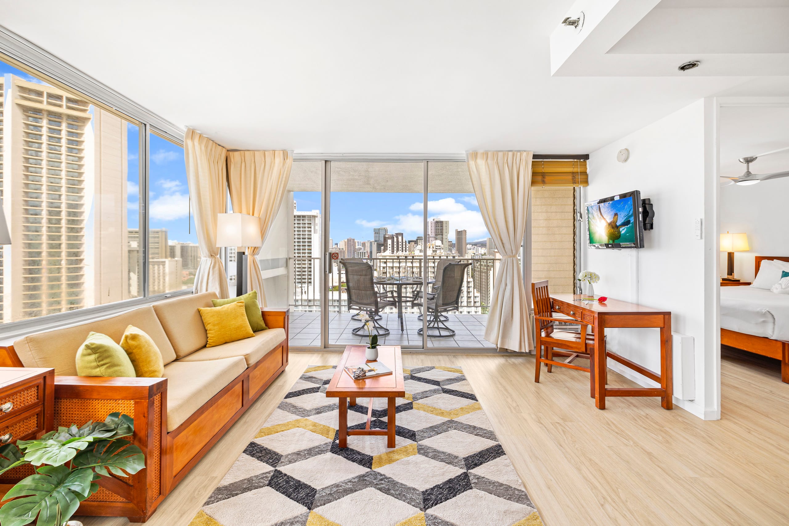 Condo in Honolulu · ★4.79 · 1 bedroom · 2 beds · 1 private bath - Image 3