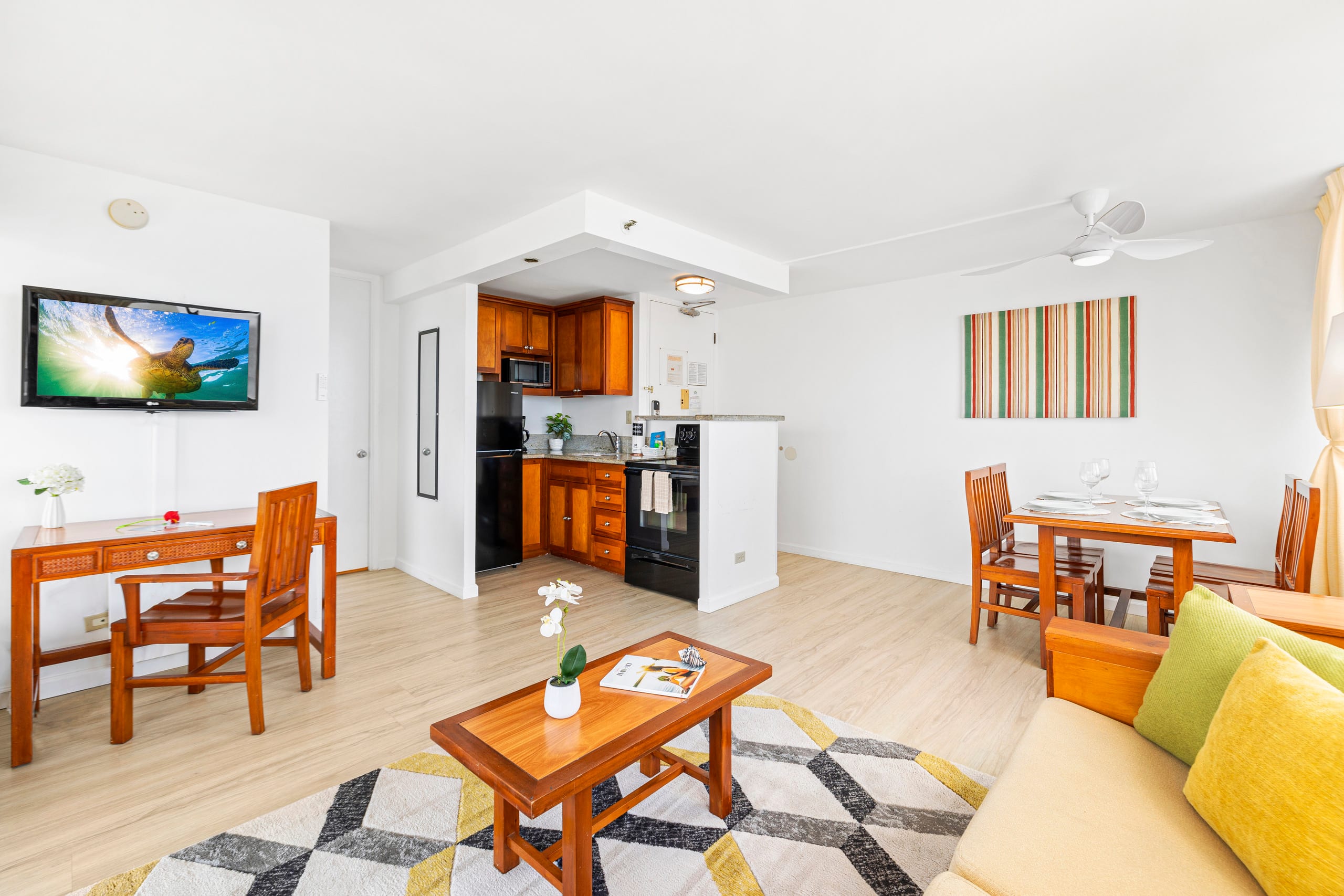 Condo in Honolulu · ★4.79 · 1 bedroom · 2 beds · 1 private bath - Image 9
