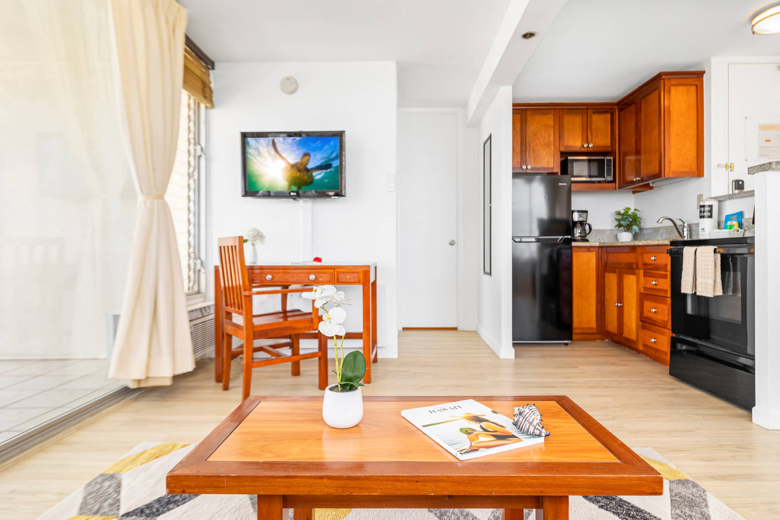 Condo in Honolulu · ★4.79 · 1 bedroom · 2 beds · 1 private bath - Image 2