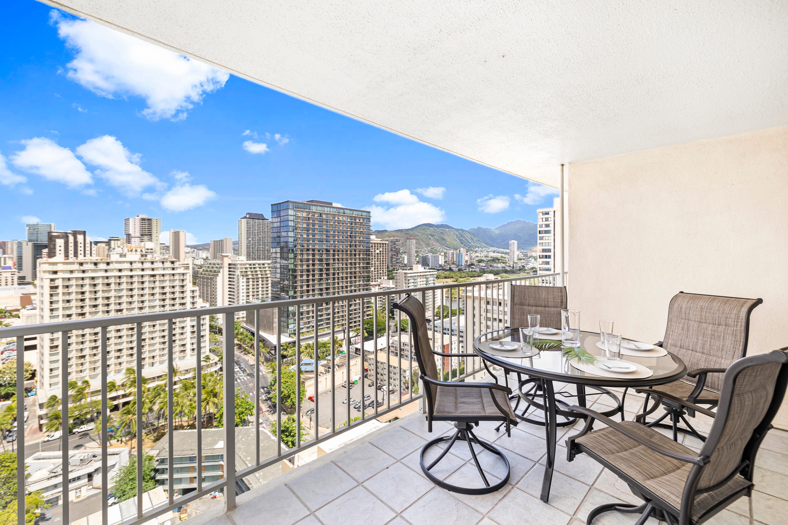 Condo in Honolulu · ★4.79 · 1 bedroom · 2 beds · 1 private bath - Image 24