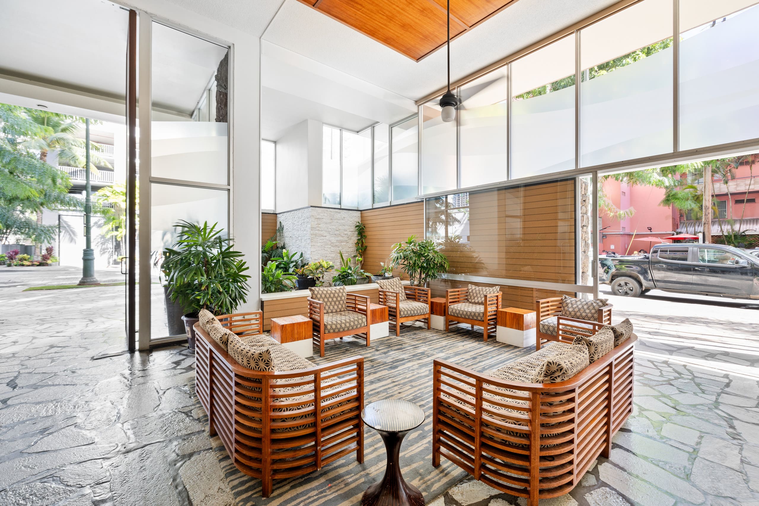 Condo in Honolulu · ★4.79 · 1 bedroom · 2 beds · 1 private bath - Image 39