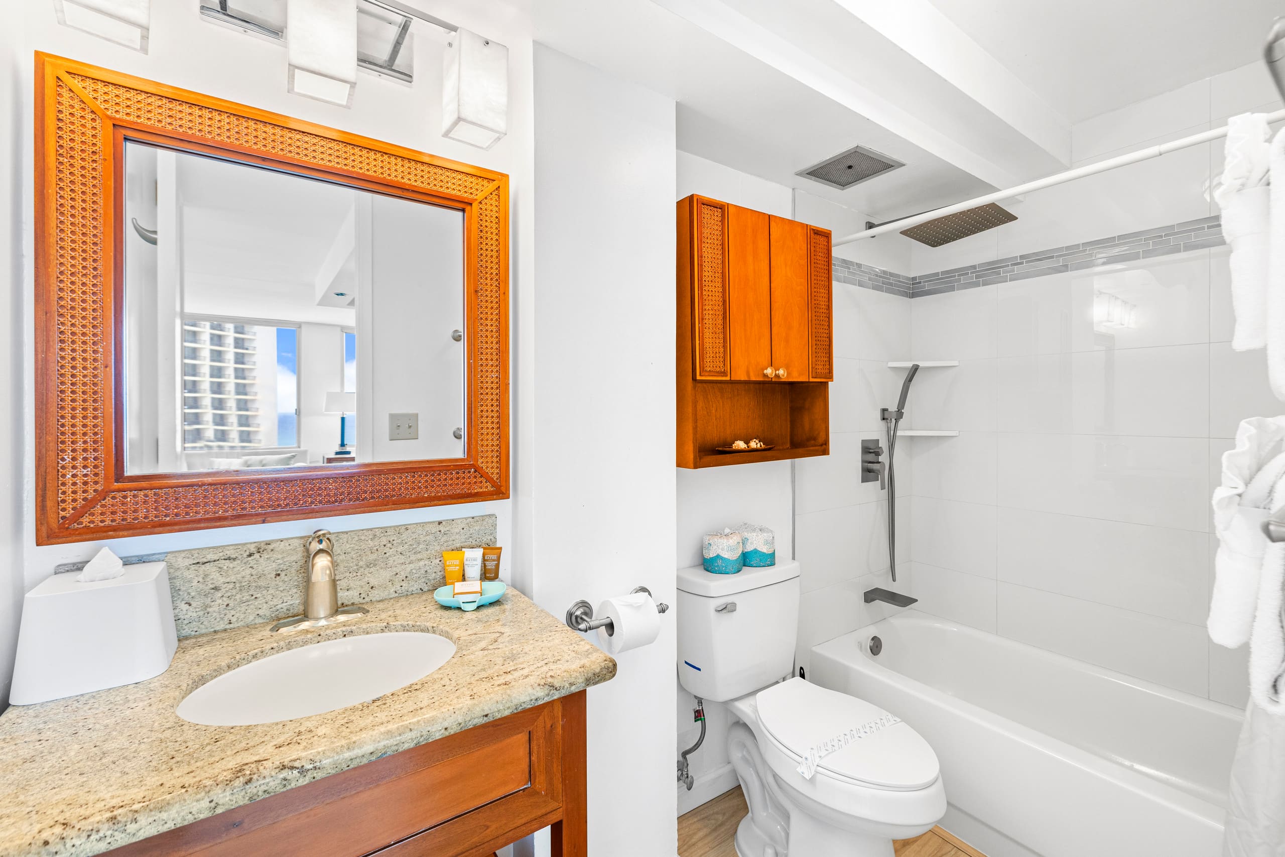 Condo in Honolulu · ★4.79 · 1 bedroom · 2 beds · 1 private bath - Image 20