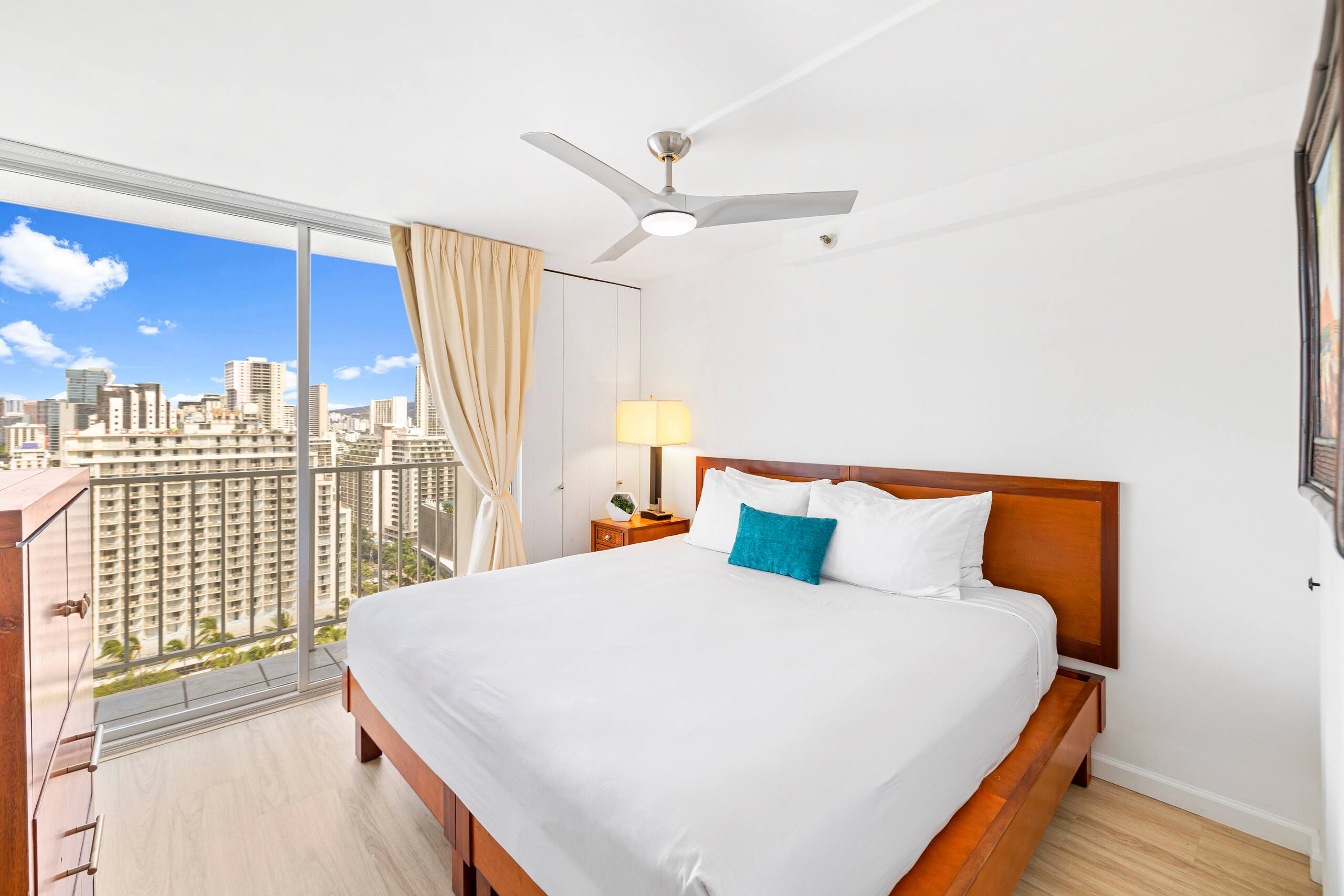 Condo in Honolulu · ★4.79 · 1 bedroom · 2 beds · 1 private bath - Image 16
