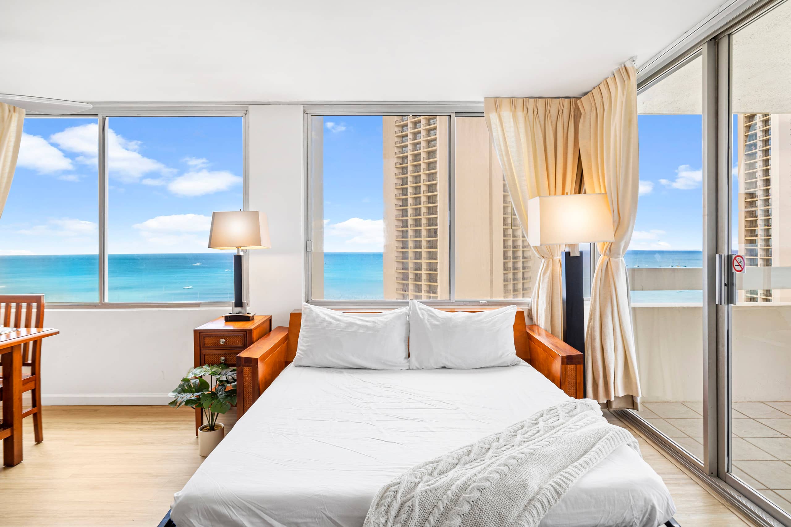 Condo in Honolulu · ★4.79 · 1 bedroom · 2 beds · 1 private bath - Image 8