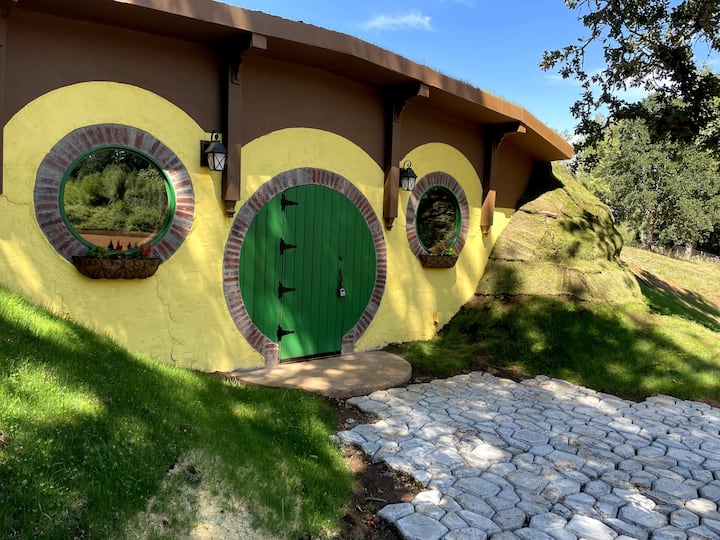 Hobit Rv For Rent The Bag Inn A Hobbit Home - Earth houses for Rent in Salem, Oregon ...