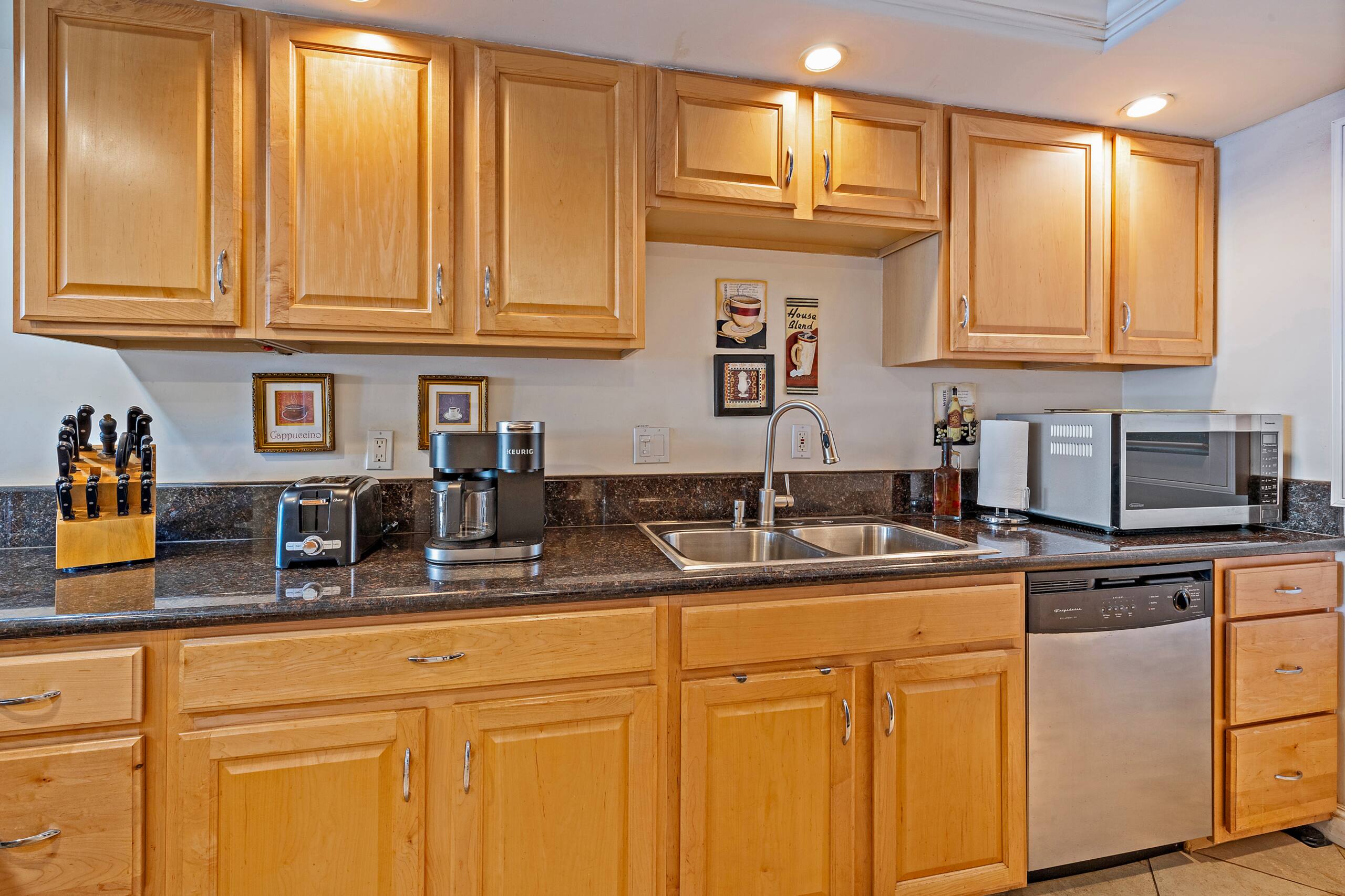 Condo in Wailuku · ★4.82 · 2 bedrooms · 3 beds · 2 baths - Image 9