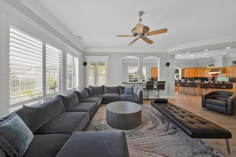 Pool | Outdoor Shower | Sauna | Gym | Sleeps 16+