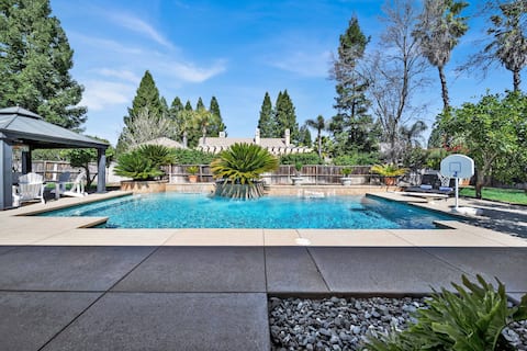 Pool | HT | Sauna | Gym | Central | Luxe Linens