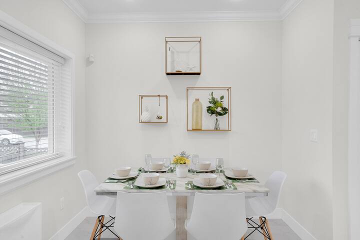 Free Parking | Family Friendly | 15 Mins Downtown gallery image 3