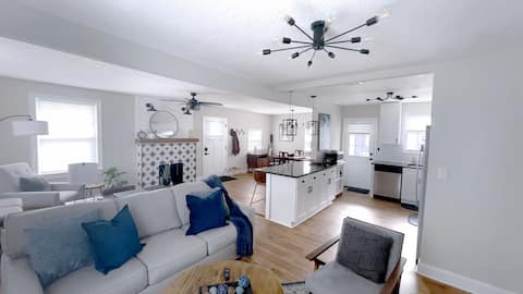 Top performing Airbnb: Modern Comfort in 1940s Murray Hill Bungalow, 2BR in Murray Hill