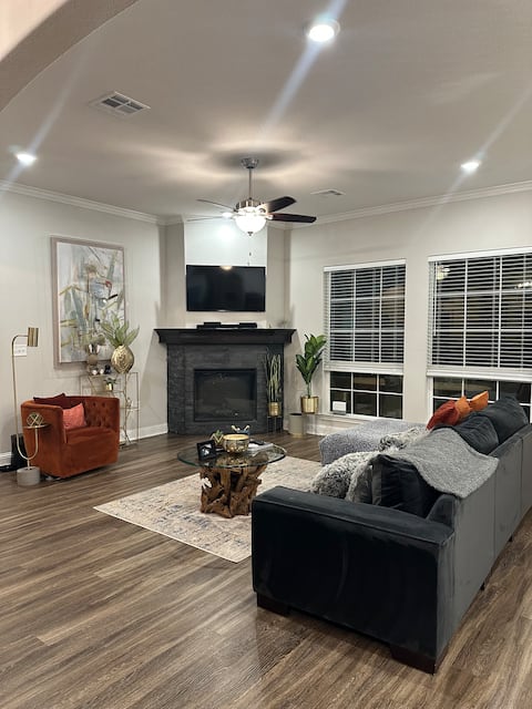 Home in Waco near Magnolia!