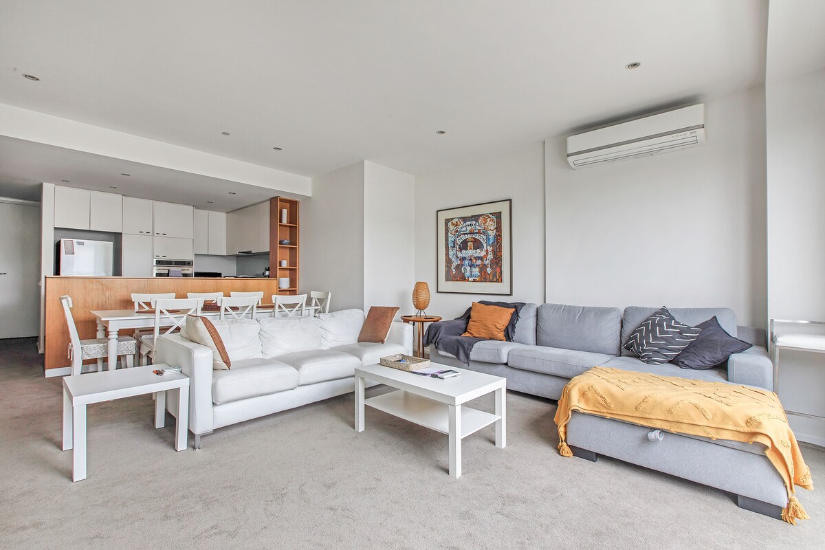 Top performing Airbnb: Perfectly positioned Port Melbourne. in Port Melbourne