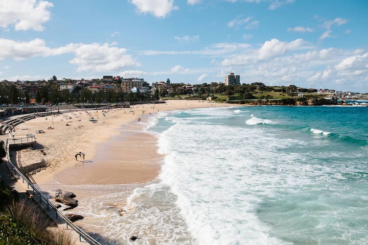 Beach house barefoot to Coogee beach, Sydney