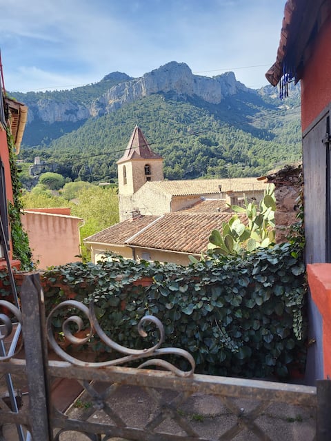 House in the heart of a Provençal village