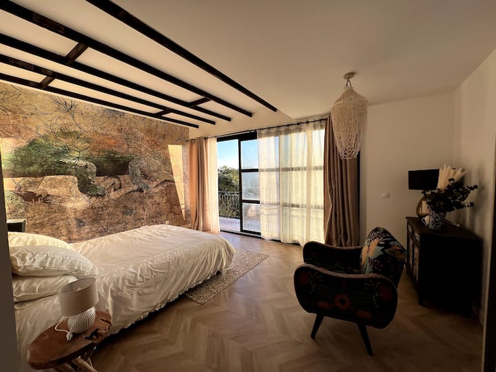 Second master suite of the Orangery