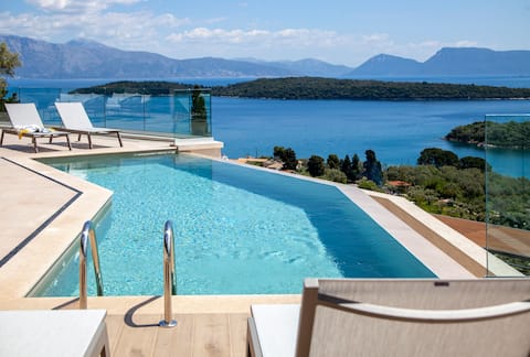 Villa Phaena with Infinity Pool &Stunning Sea View