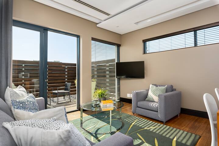 Charming 2-Bed Apt in De Waterkant Near Waterfront gallery image 2