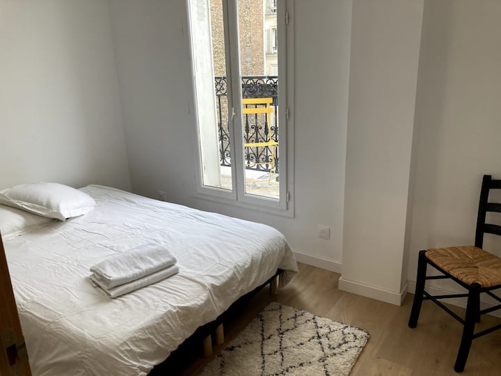 La 2ème chambre (lit double 140x200) avec son petit balcon