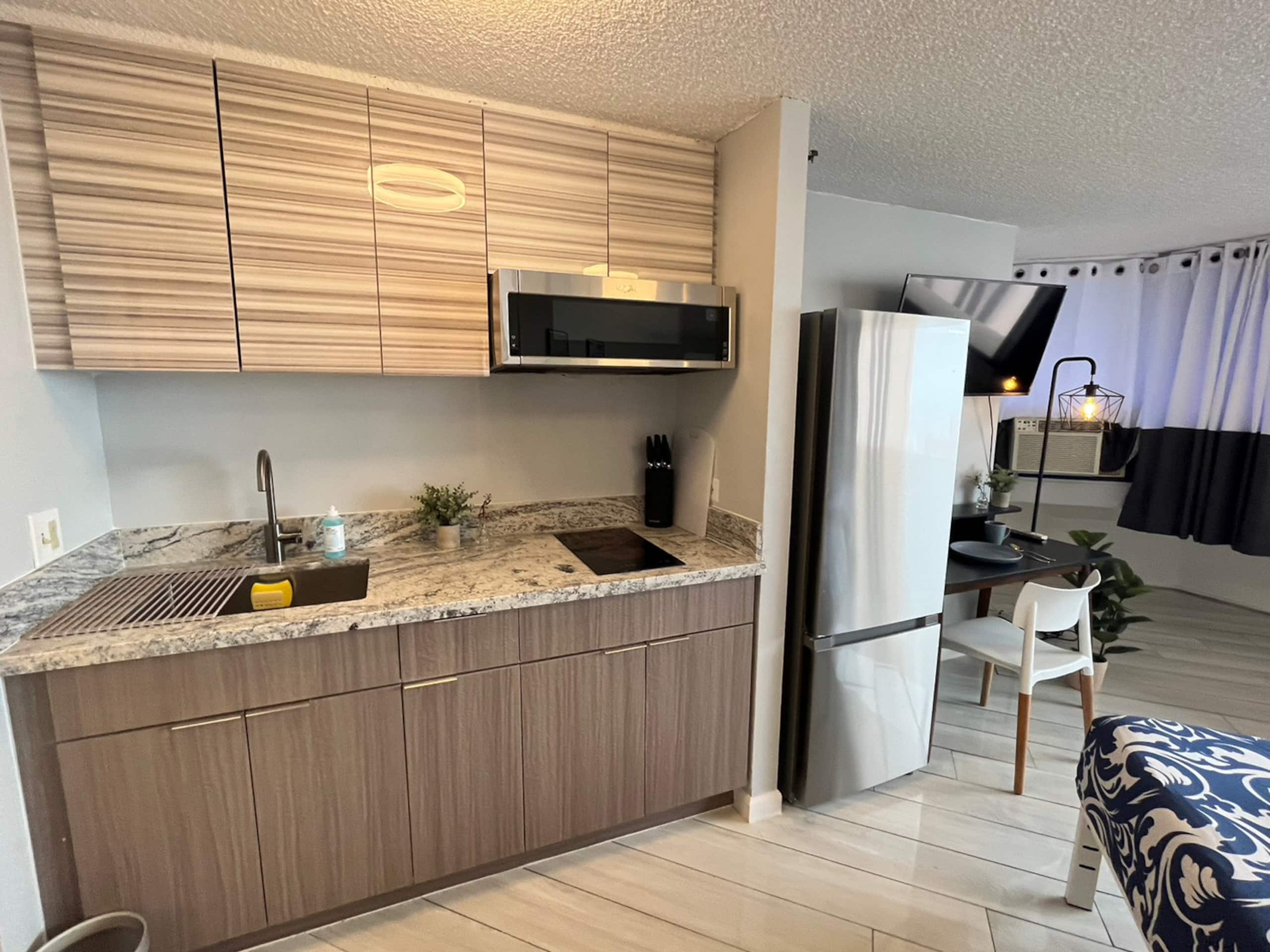 Condo in Honolulu · ★4.66 · 1 bedroom · 2 beds · 1 shared bath - Image 2