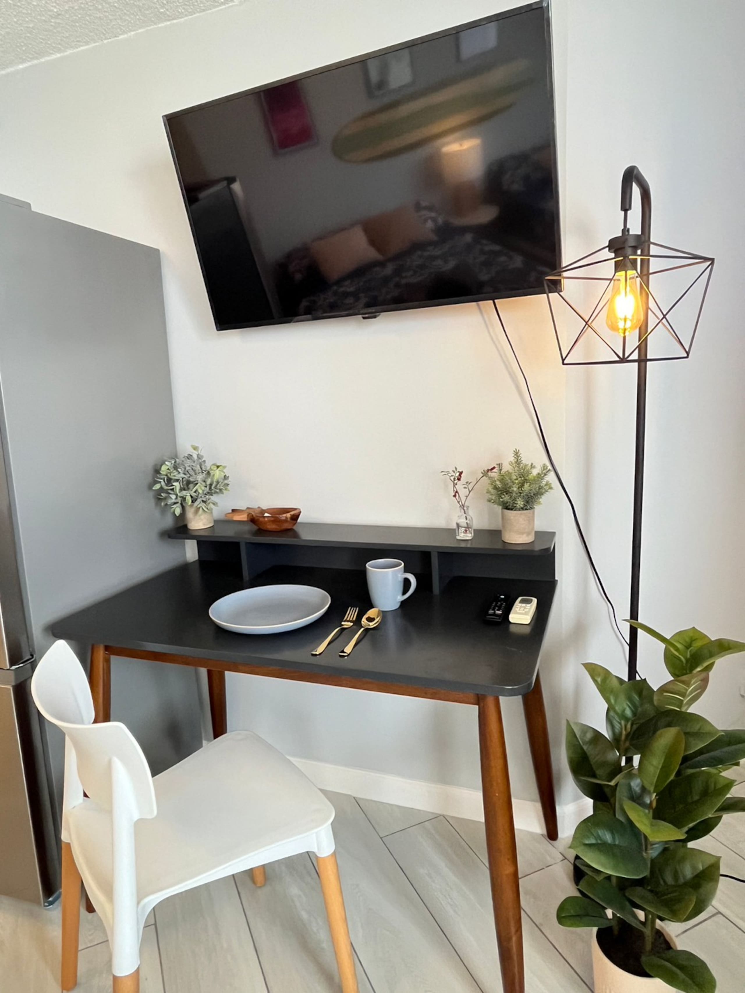 Condo in Honolulu · ★4.66 · 1 bedroom · 2 beds · 1 shared bath - Image 18