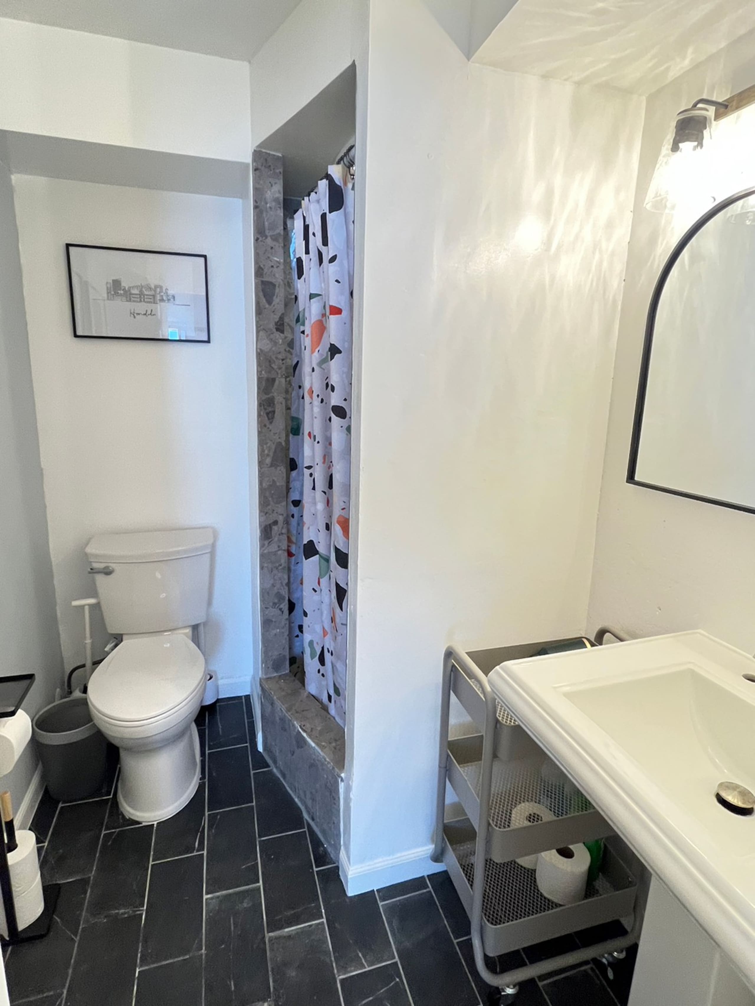 Condo in Honolulu · ★4.66 · 1 bedroom · 2 beds · 1 shared bath - Image 21