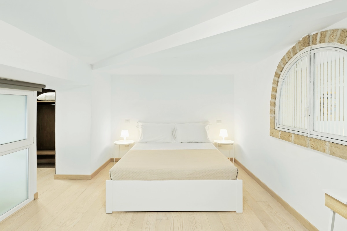 Spálňa s manželskou posteľou 2 klimatizované + jednolôžková rozkladacia pohovka a šatníková skriňa  |
Spálňa s manželskou posteľou s klimatizáciou 2 + jednolôžková rozkladacia pohovka a šatníková skriňa 