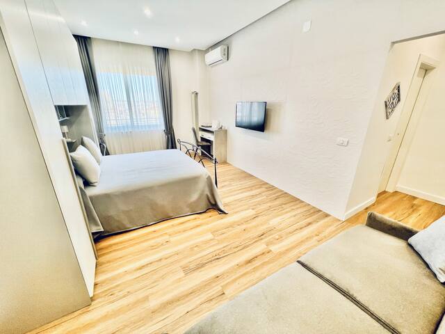 Struttura Panoramica con Vista Mare e sulla Città gallery image 3