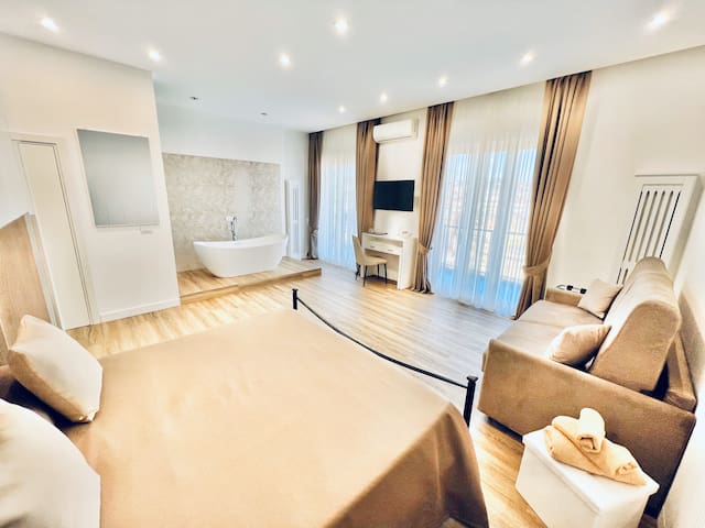 Struttura Panoramica con Vista Mare e sulla Città