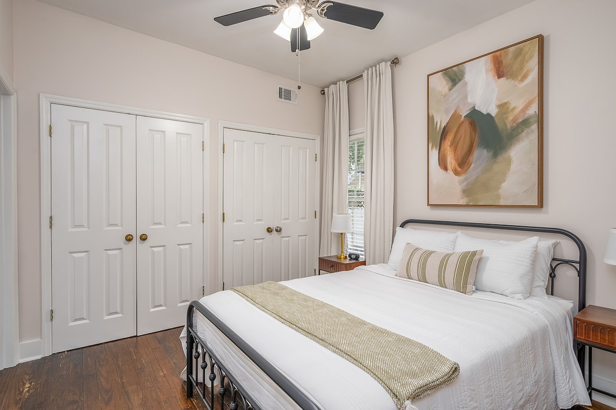 Master Bedroom with Queen mattress!