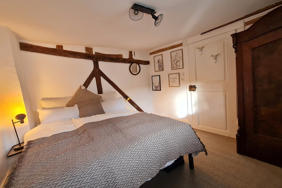 我们的舒适猫头鹰巢穴，可供2人入住-位于我们农舍一楼的绝佳安静位置，农舍建于1721年