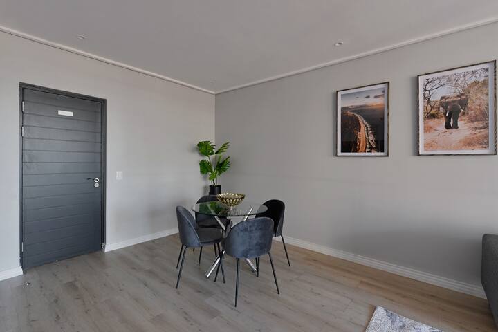 Luxe 2-Bed Apt w/ Stunning Views & Pool Access gallery image 3