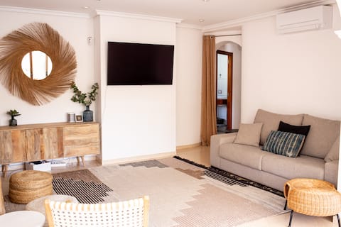 Successful Airbnb property: Bright & Spacious 4BR Villa w/ Private Pool + AC in Alacant / Alicante