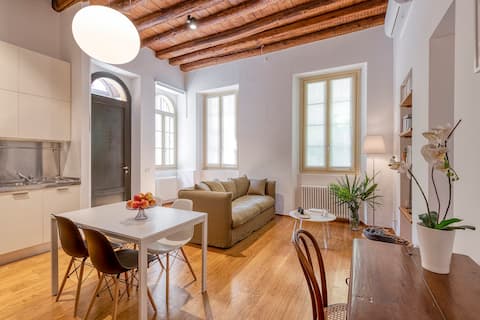 Romantic gem in the heart of Como with parking