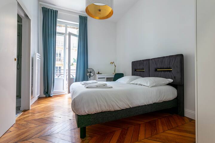 7 Traveller Family Apartment Bordeaux City Centre gallery image 3