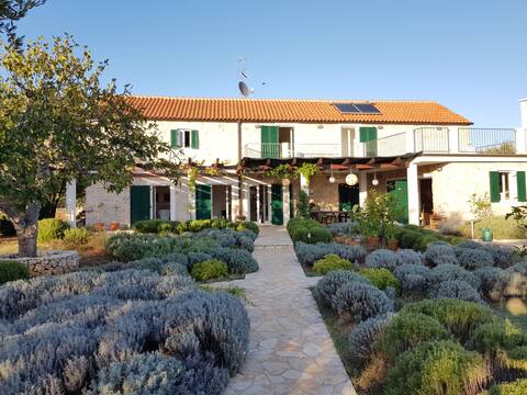 Stone house with swimming pool - quiet rural area