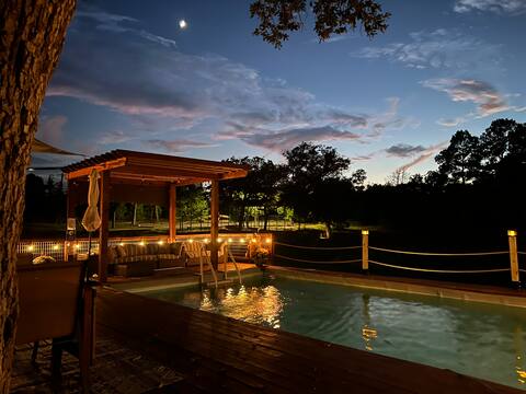Secluded Red Dirt Road Retreat