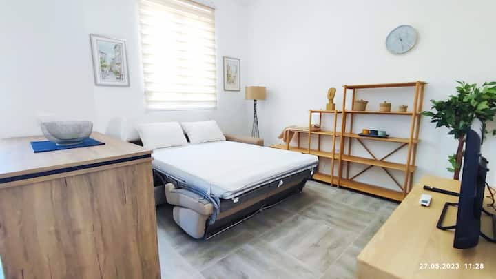 ספה נפתחת עם מיטה זוגית מלאה