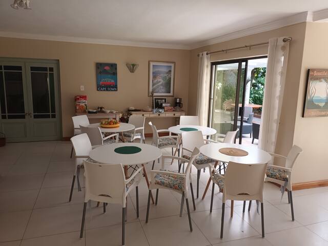 Guesthouse in Constantia to Rent – sleeps 8 gallery image 5