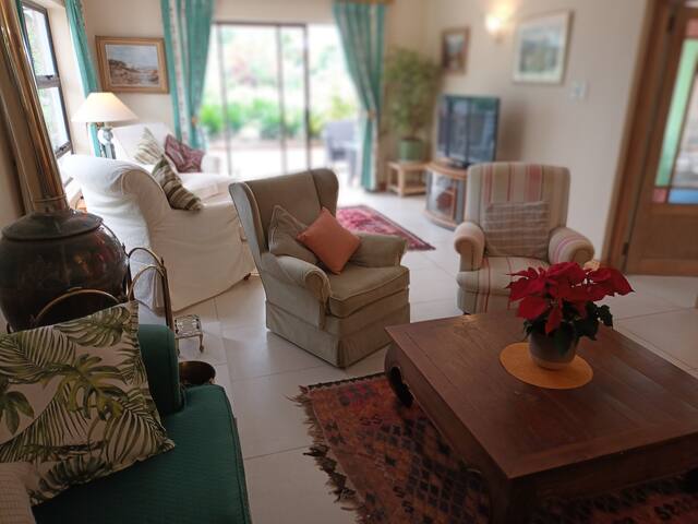 Guesthouse in Constantia to Rent – sleeps 8 gallery image 4